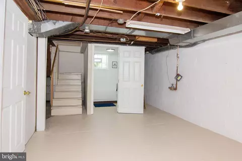 Entry Way - 528 Willow Ave, Westminster, MD 21157 photo 4 of 6