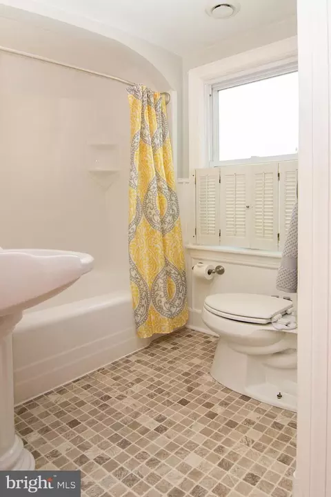 Bath - 528 Willow Ave, Westminster, MD 21157 photo 1 of 3