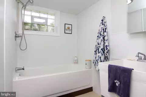 Bath - 528 Willow Ave, Westminster, MD 21157 photo 3 of 3