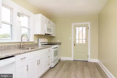 Kitchen - 528 Willow Ave, Westminster, MD 21157 photo 2 of 2