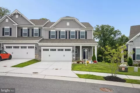 2820 Town View Cir, New Windsor, MD 21776