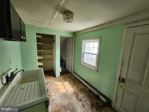 Entry Way - 112 E Broadway St, Union Bridge, MD 21791 photo 3 of 21