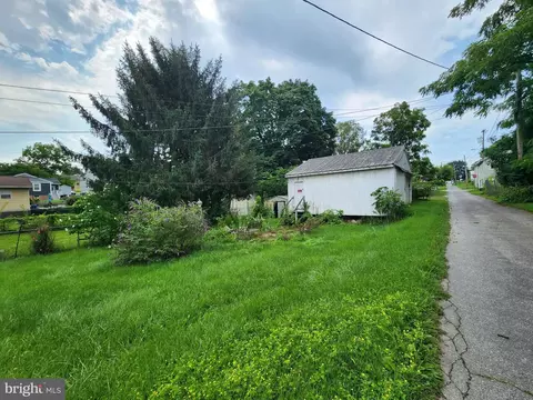 Exterior - 112 E Broadway St, Union Bridge, MD 21791 photo 7 of 10