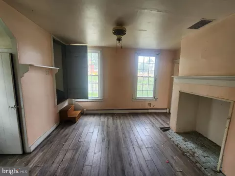 Living - 112 E Broadway St, Union Bridge, MD 21791 photo 4 of 5