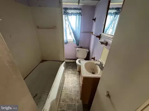Bath - 112 E Broadway St, Union Bridge, MD 21791 photo 1 of 2