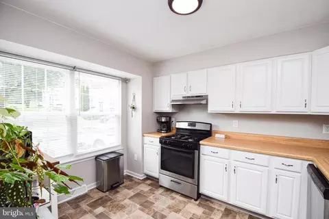 Kitchen - 4624 Marksman Ct, Hampstead, MD 21074 photo 4 of 5