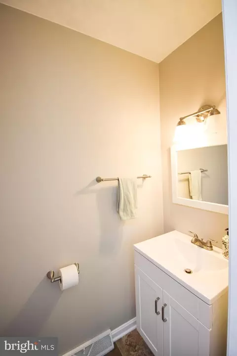 Bath - 4624 Marksman Ct, Hampstead, MD 21074 photo 1 of 4