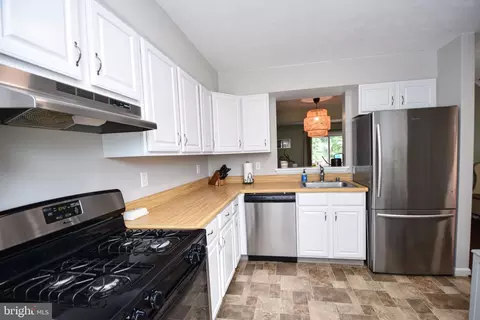 Kitchen - 4624 Marksman Ct, Hampstead, MD 21074 photo 2 of 5