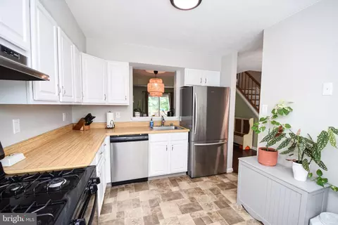 Kitchen - 4624 Marksman Ct, Hampstead, MD 21074 photo 3 of 5