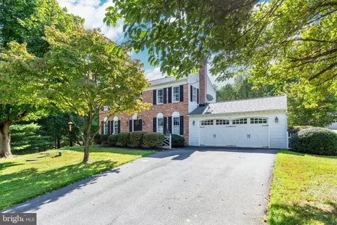 511 Tanglewood Dr, Sykesville, MD 21784