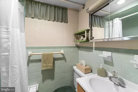 Bath - 724 William Ave, Westminster, MD 21157 photo 3 of 4