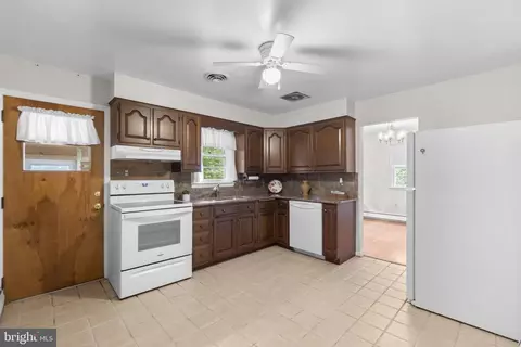 Entry Way - 724 William Ave, Westminster, MD 21157 photo 2 of 5