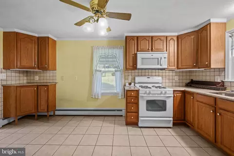 Kitchen - 150 Bond St, Westminster, MD 21157 photo 4 of 4