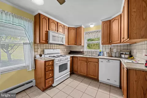 Kitchen - 150 Bond St, Westminster, MD 21157 photo 3 of 4