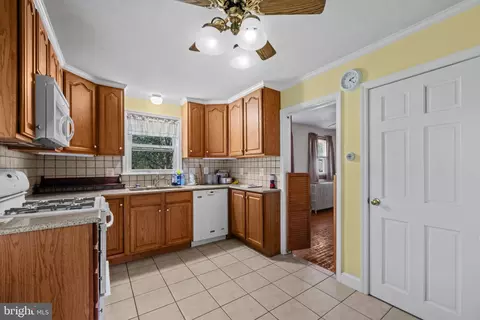 Entry Way - 150 Bond St, Westminster, MD 21157 photo 1 of 3