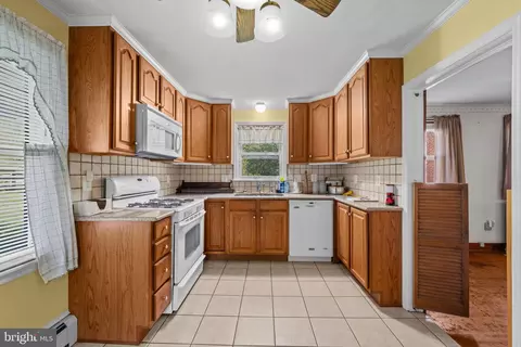 Kitchen - 150 Bond St, Westminster, MD 21157 photo 2 of 4