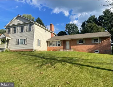 5710 Oakview Dr, Sykesville, MD 21784