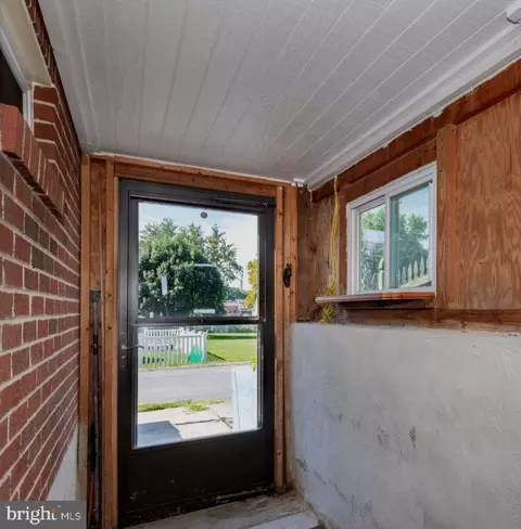 Entry Way - 428 Maple Ave, Westminster, MD 21157 photo 4 of 4