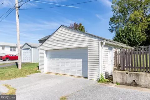 Exterior - 428 Maple Ave, Westminster, MD 21157 photo 4 of 9
