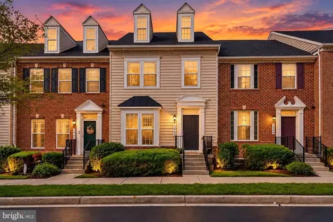 1008 Cypress Forest Dr, Sykesville, MD 21784