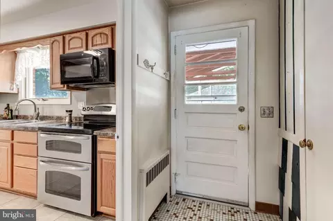 Entry Way - 313 Wayne Ave, Westminster, MD 21157 photo 2 of 4