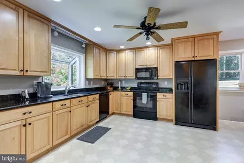 Kitchen - 1827 Benedict Rd, Westminster, MD 21157 photo 3 of 4