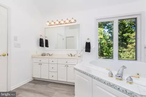 Bath - 1827 Benedict Rd, Westminster, MD 21157 photo 3 of 6