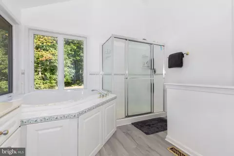 Bath - 1827 Benedict Rd, Westminster, MD 21157 photo 2 of 6