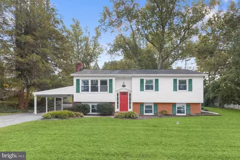 6015 Fairfield Ln, Sykesville, MD 21784