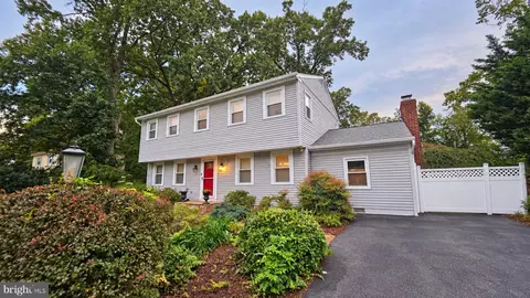 6214 Oak Hill Dr, Sykesville, MD 21784