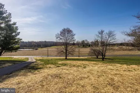 2014 E Mayberry Rd, Westminster, MD 21158 photo 2