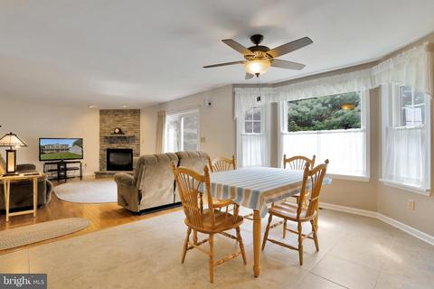 4103 Sequoia Dr, Westminster, MD 21157 photo 4