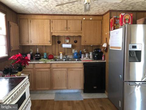 319 Pine St, Hurlock, MD 21643 photo 2