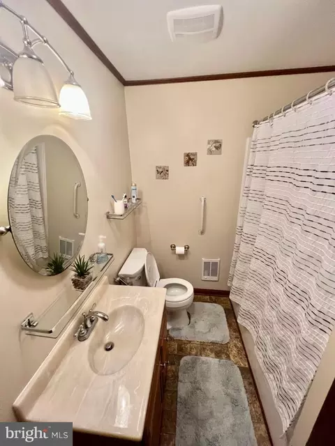 Bath - 1006 Willowmere Ln, Cambridge, MD 21613 photo 3 of 4