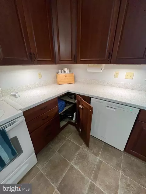Kitchen - 1006 Willowmere Ln, Cambridge, MD 21613 photo 9 of 10