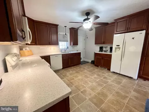 Kitchen - 1006 Willowmere Ln, Cambridge, MD 21613 photo 5 of 10