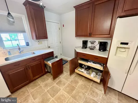 Kitchen - 1006 Willowmere Ln, Cambridge, MD 21613 photo 8 of 10