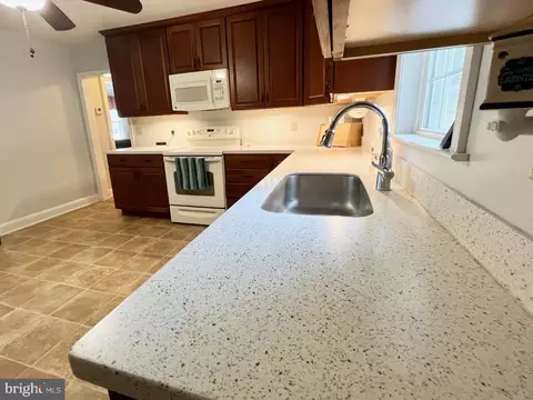 Kitchen - 1006 Willowmere Ln, Cambridge, MD 21613 photo 3 of 10