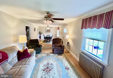 Living - 1006 Willowmere Ln, Cambridge, MD 21613 photo 2 of 4