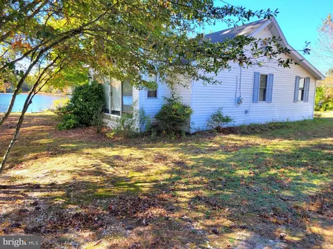 5610 Lakeshore Dr, Galestown, MD 21659