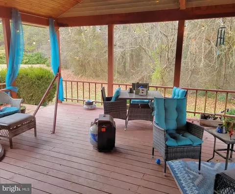 Exterior - 4014 Bradley Cir, Hurlock, MD 21643 photo 4 of 9