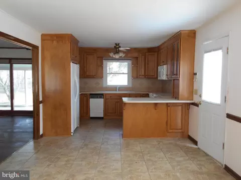 5801 Phyllis Dr, Hurlock, MD 21643 photo 6