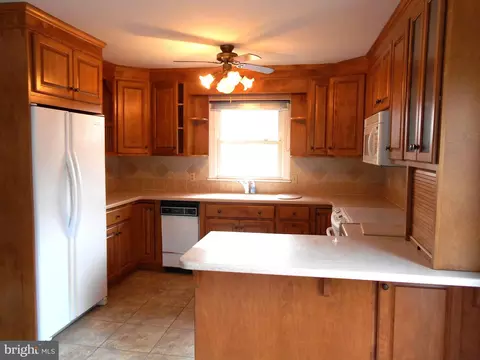 5801 Phyllis Dr, Hurlock, MD 21643 photo 5