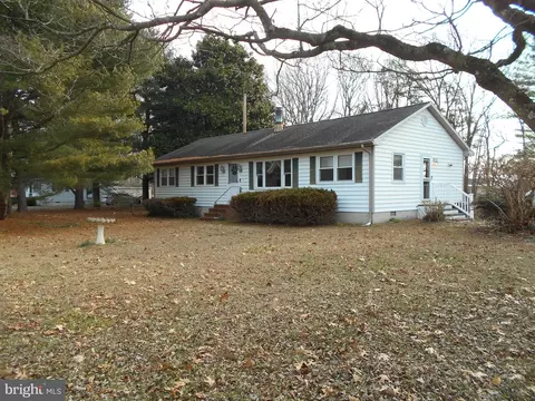 5801 Phyllis Dr, Hurlock, MD 21643 photo 2