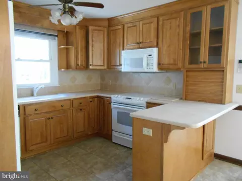 5801 Phyllis Dr, Hurlock, MD 21643 photo 4