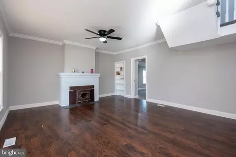 Living - 105 Main St N, Hurlock, MD 21643 photo 2 of 2