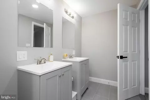 Bath - 105 Main St N, Hurlock, MD 21643 photo 3 of 5