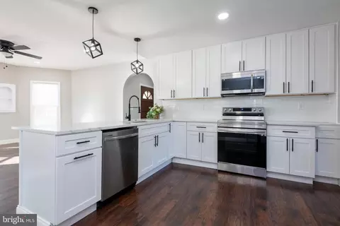 Kitchen - 105 Main St N, Hurlock, MD 21643 photo 2 of 5