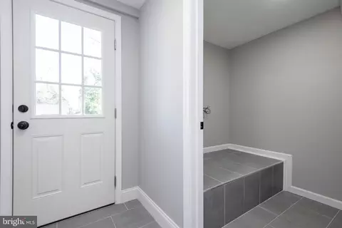 Entry Way - 105 Main St N, Hurlock, MD 21643 photo 1 of 2