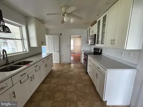Kitchen - 1256 Hudson Rd, Cambridge, MD 21613 photo 2 of 2